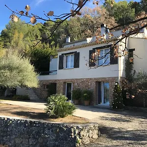 https://chambre-dhotes-la-cabriere.fr-provencehotel.com