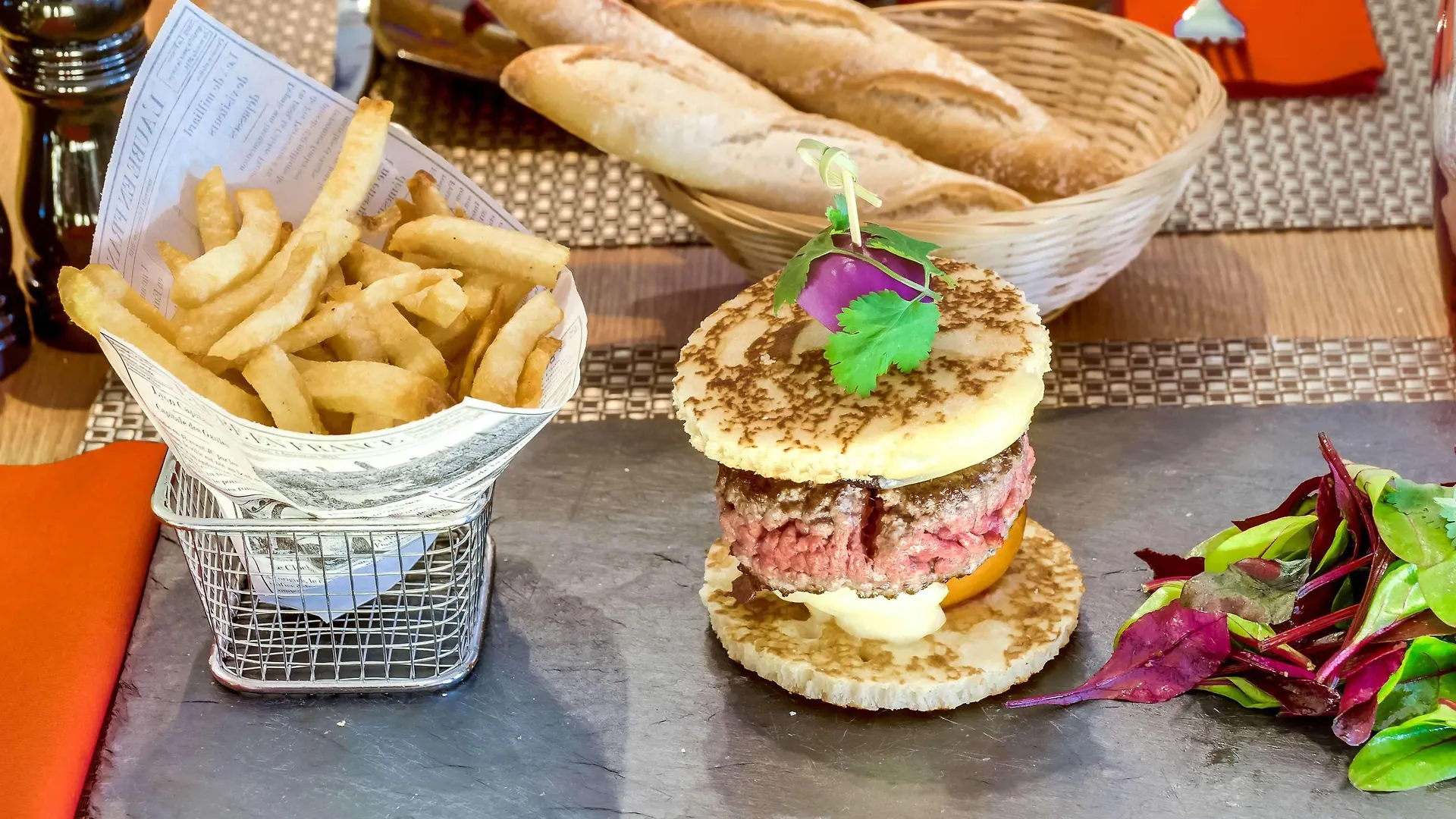 Hotel Mercure Paris Centre Gare Montparnasse 4*,