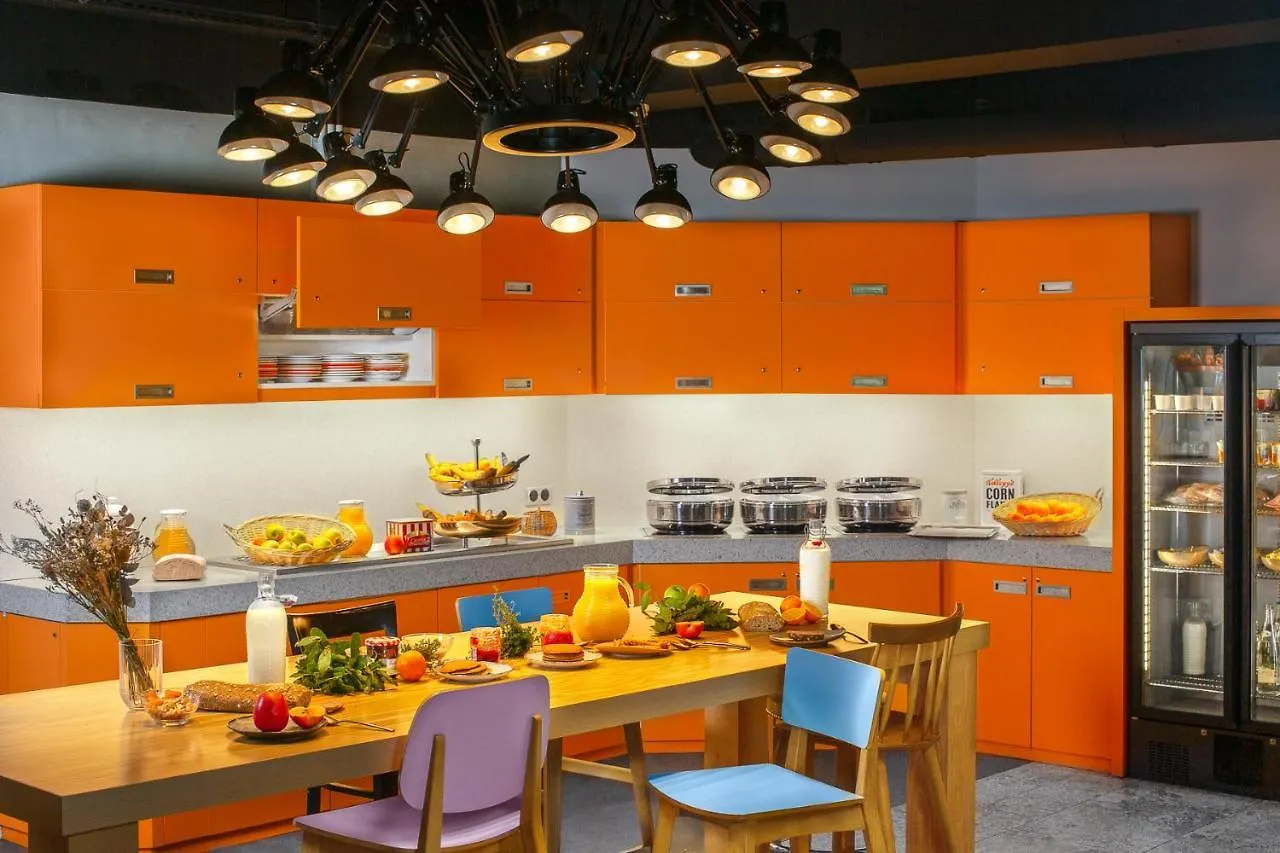 Hotel Mercure Paris Centre Gare Montparnasse 4*,